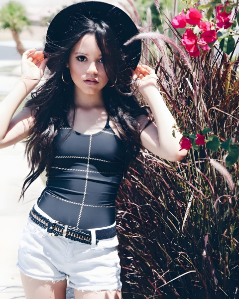 Elegant Jenna Ortega Mobile Pic