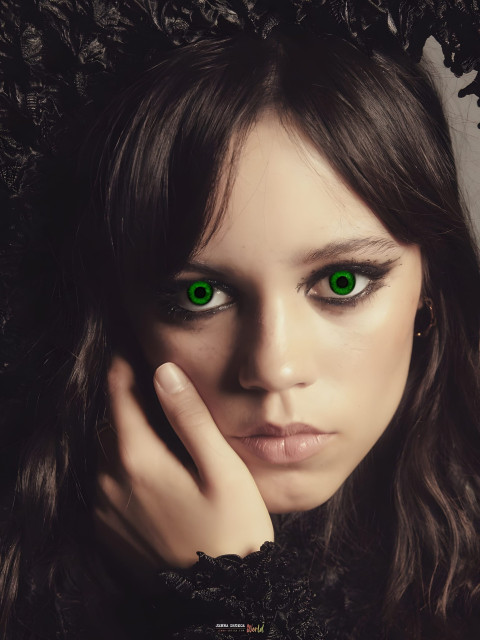 High Res Jenna Ortega Phone Image