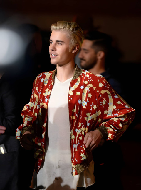 Justin Bieber mobile cool fashion photo