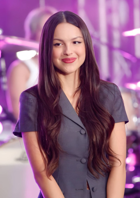 Live Concert Olivia Rodrigo Wallpaper