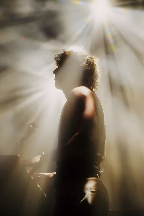 Download Benson Boone Smartphone Wallpaper for Free