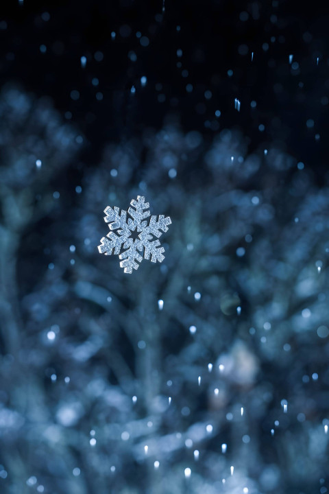 Sparkling Snowflake Glow Wallpaper