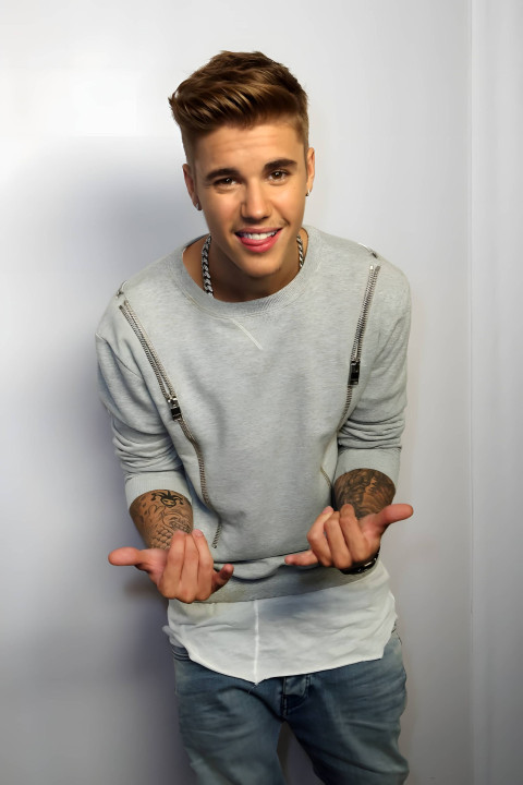 Justin Bieber mobile wallpaper in fashion
