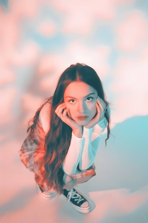 4K Olivia Rodrigo Vintage Aesthetic Background
