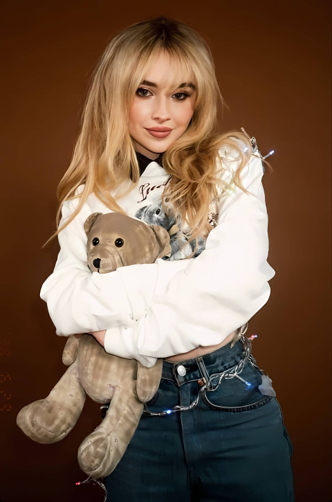 Sabrina Carpenter HD Mobile Wallpaper