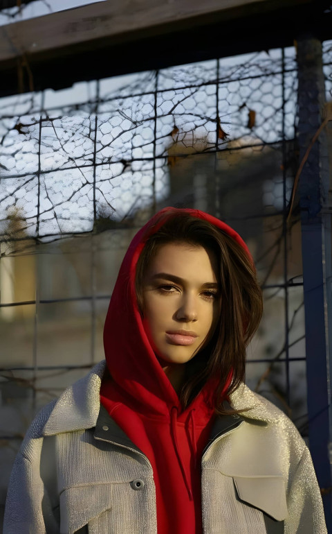Dua Lipa 4K Image for Your Phone