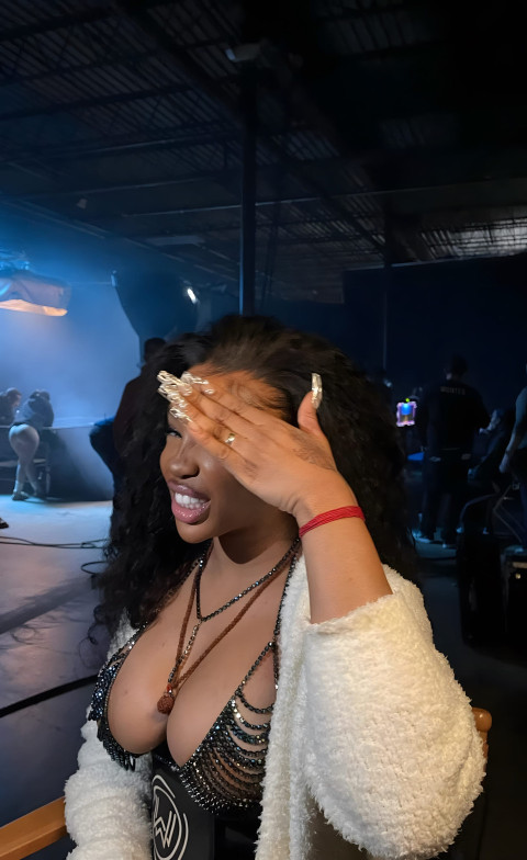 Stunning SZA Wallpaper for Your Personal Device