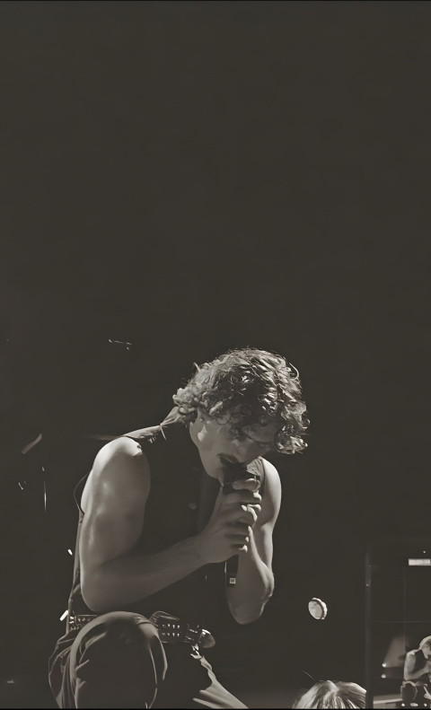 Benson Boone Stunning Phone Wallpaper for Your Device