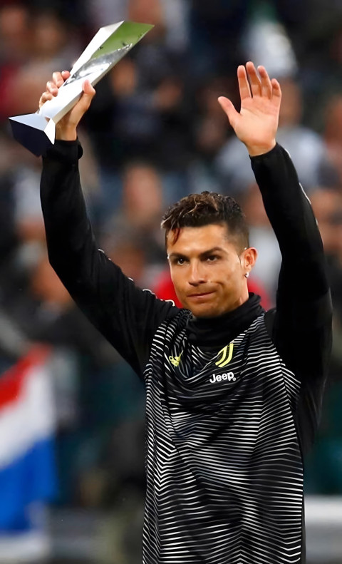 Download Latest Cristiano Ronaldo Wallpaper for Mobile