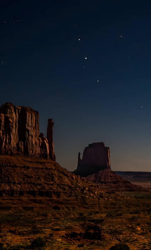 Serene Desert Night Sky for Mobile Background