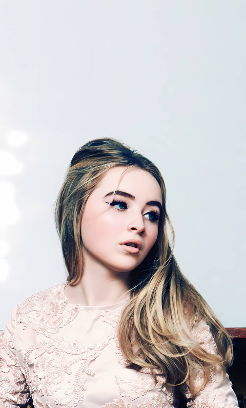 Sabrina Carpenter Stylish Wallpaper