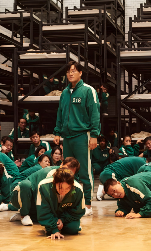 Cool Squid Game Mobile Background