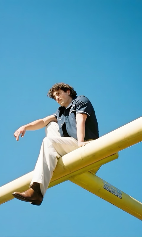 Benson Boone HD Phone Wallpaper for iPhone User