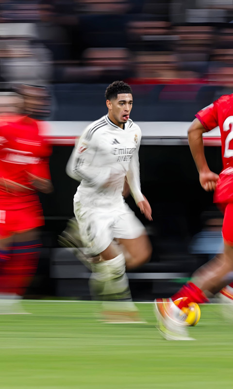 Jude Bellingham Action Shot Mobile