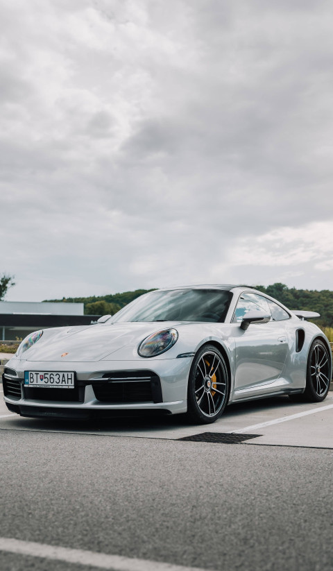 Beautiful Porsche 911 Wallpaper for Car Lover 4K