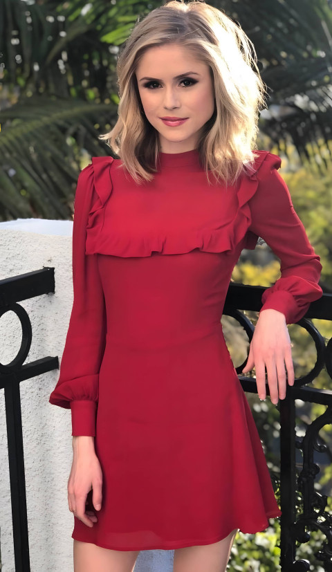 Best Collection of Erin Moriarty Phone Photo