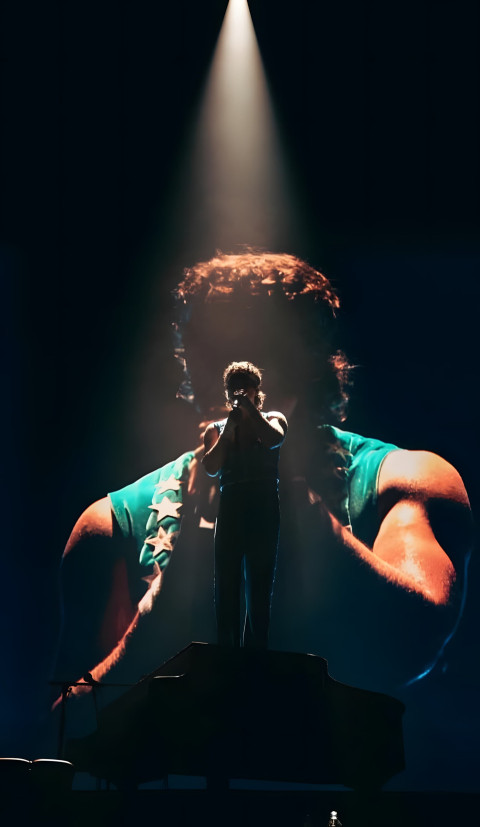 Free Benson Boone iPhone Background Image to Download