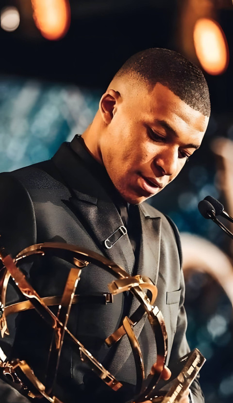 Trendy Kylian Mbappé Wallpaper for Smartphones