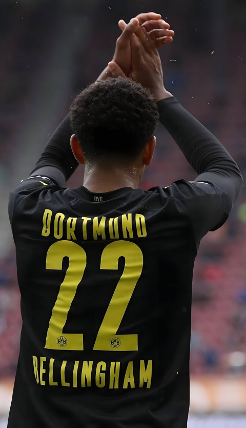 Jude Bellingham Playing Mobile Wallpaper