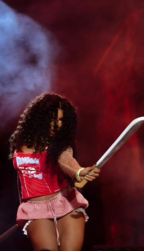 SZA Wallpaper to Customize Your Phone