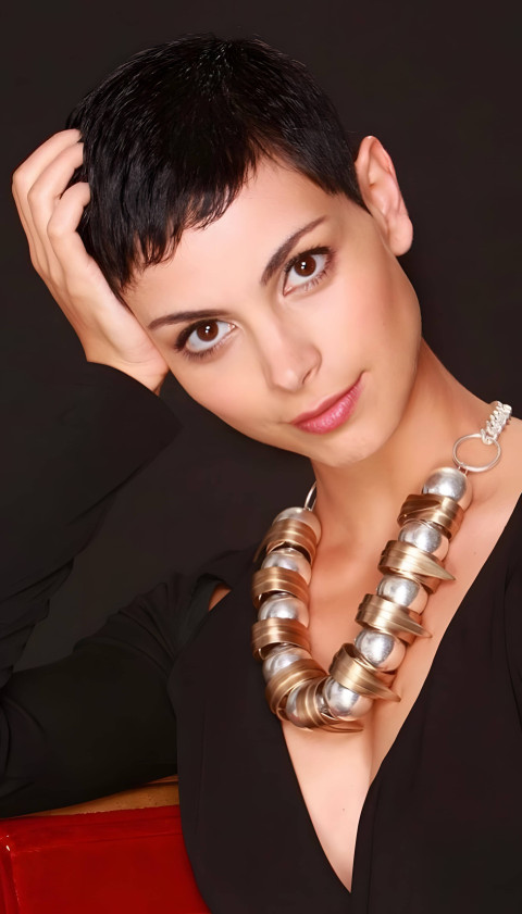 Morena Baccarin HD Background for Your Phone