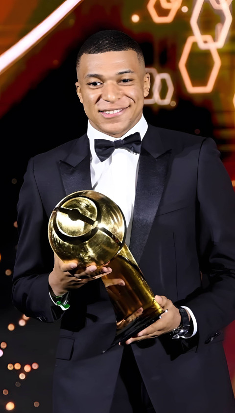 Top Kylian Mbappé Wallpaper for Smartphone
