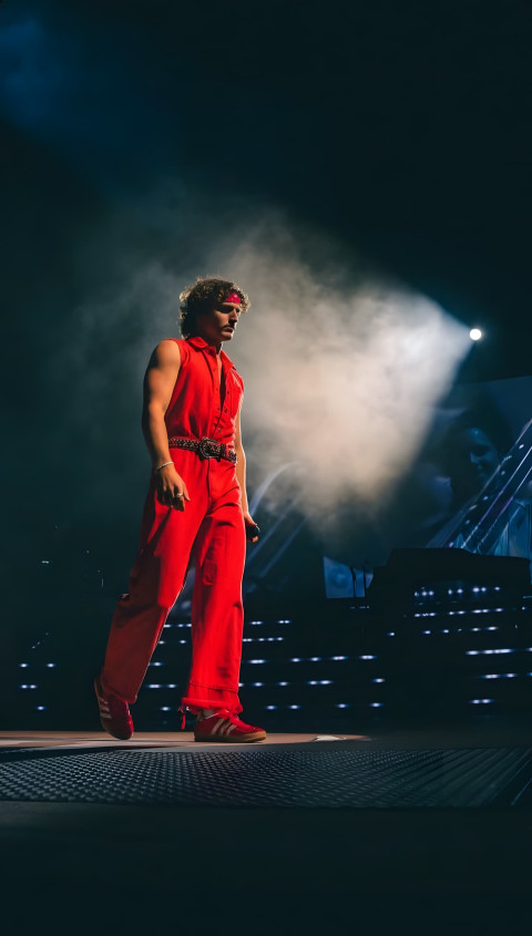 HD Benson Boone Phone Wallpaper for iPhone