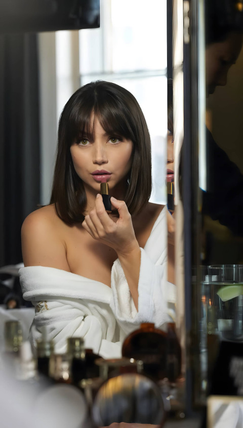 Gorgeous Ana de Armas Wallpaper for Your Mobile Screen