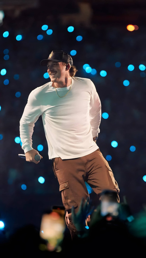 Vibrant Morgan Wallen Background for Your Mobile