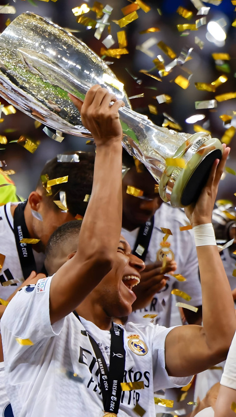 4K Kylian Mbappé Background for Mobile Phone