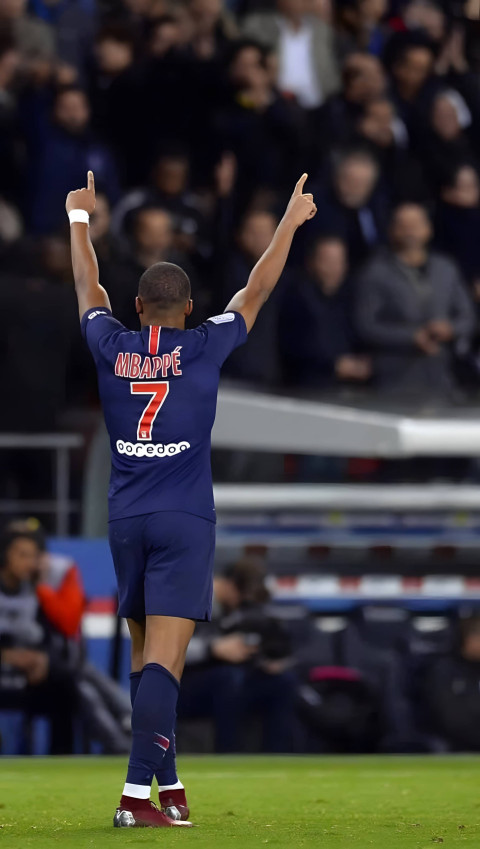 High Quality Kylian Mbappé Wallpaper for Phones