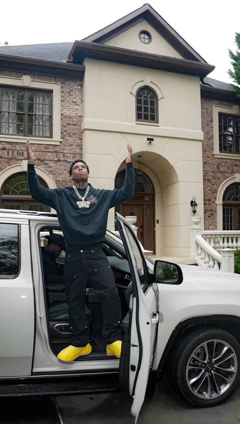 Unique NLE Choppa Phone Image in 4K