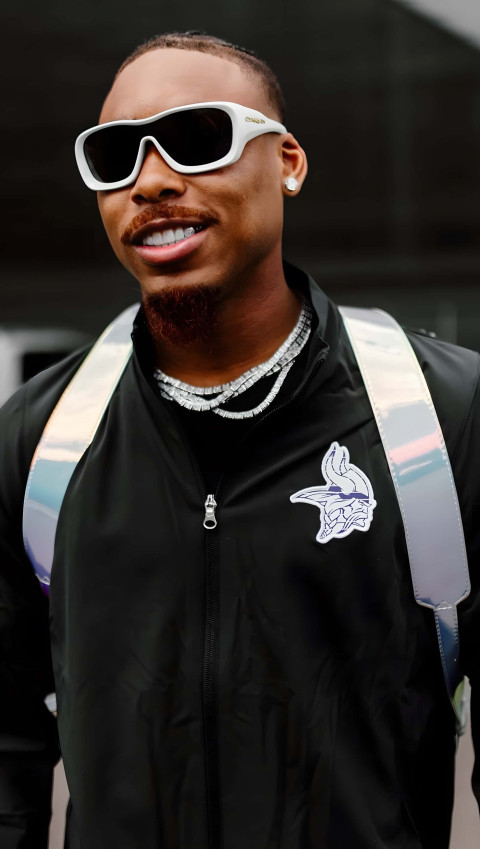 Justin Jefferson Picture Memorable Moment to Enjoy