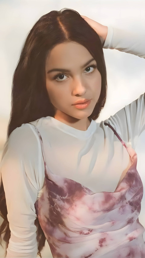 Olivia Rodrigo Vintage Look Wallpaper