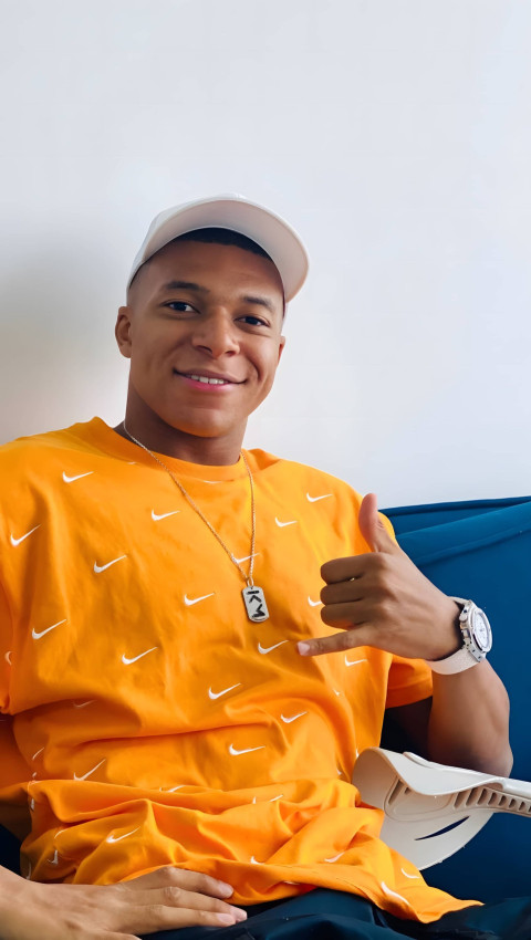 Kylian Mbappé 4K Wallpaper for Smartphones