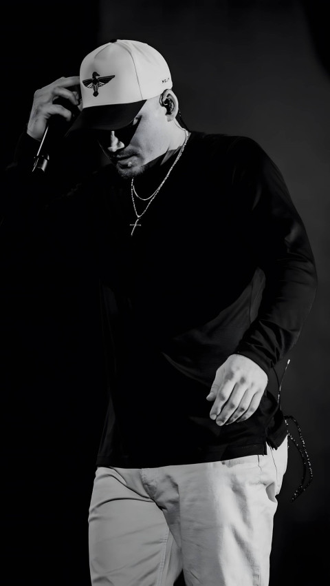 Vibrant Morgan Wallen Wallpaper for Your Mobile