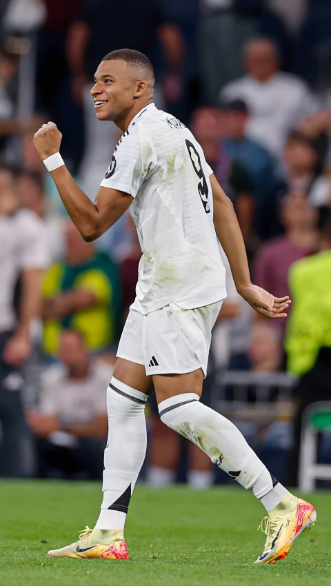 Free Kylian Mbappé Wallpaper for Mobile Devices