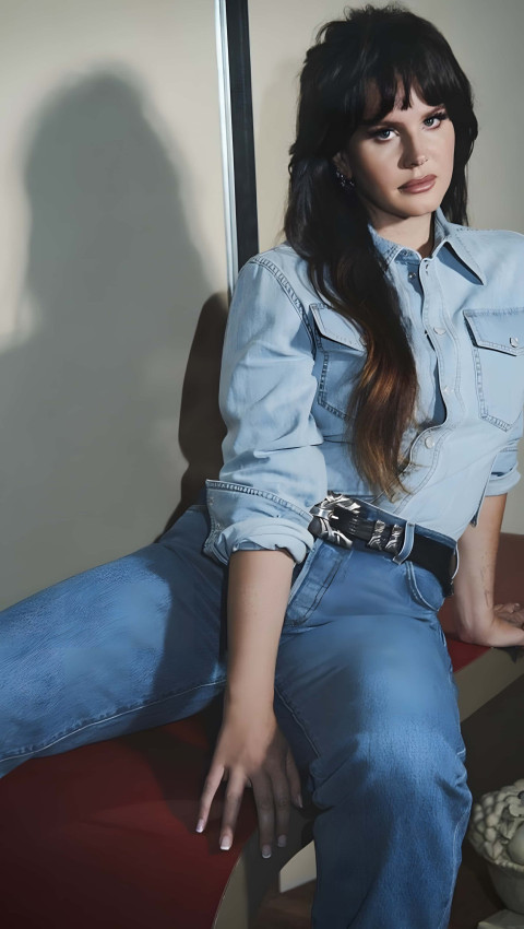 Gorgeous Lana Del Rey Aesthetic 4K Phone Wallpaper