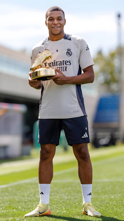 High Resolution Kylian Mbappé Mobile Background