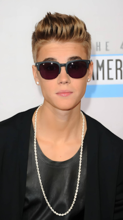 New Justin Bieber mobile photo for fans