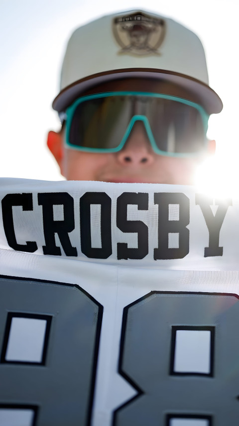 Free Las Vegas Raiders Player Wallpaper for Phone