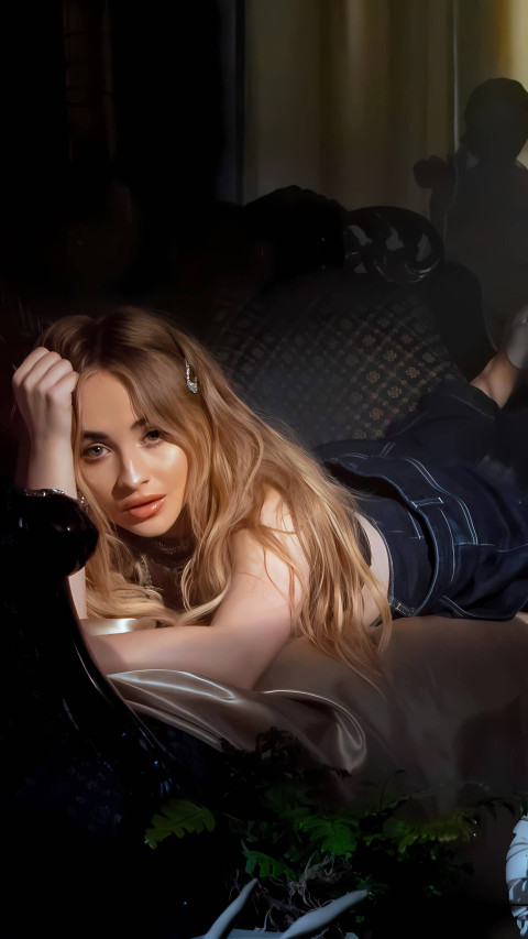 Sabrina Carpenter Star Mobile Image