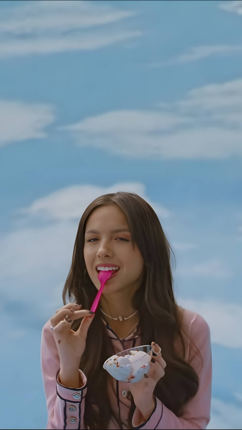 Olivia Rodrigo Cute Smiling HD Photo