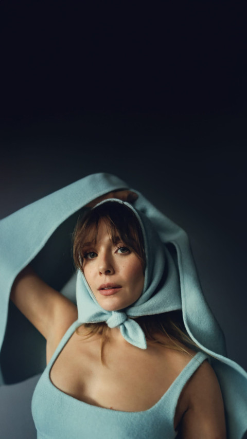 Elizabeth Olsen new mobile picture look