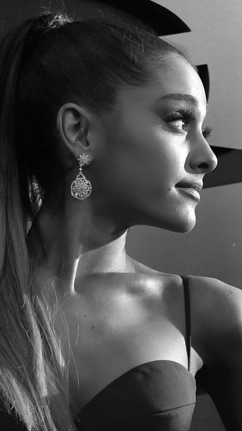 Ariana Grande mobile photo quality HD