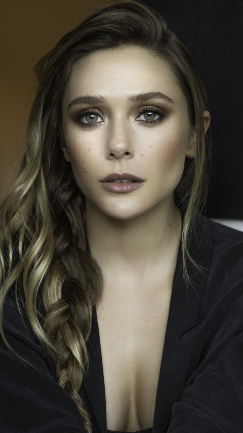 Elizabeth Olsen fresh mobile photo look