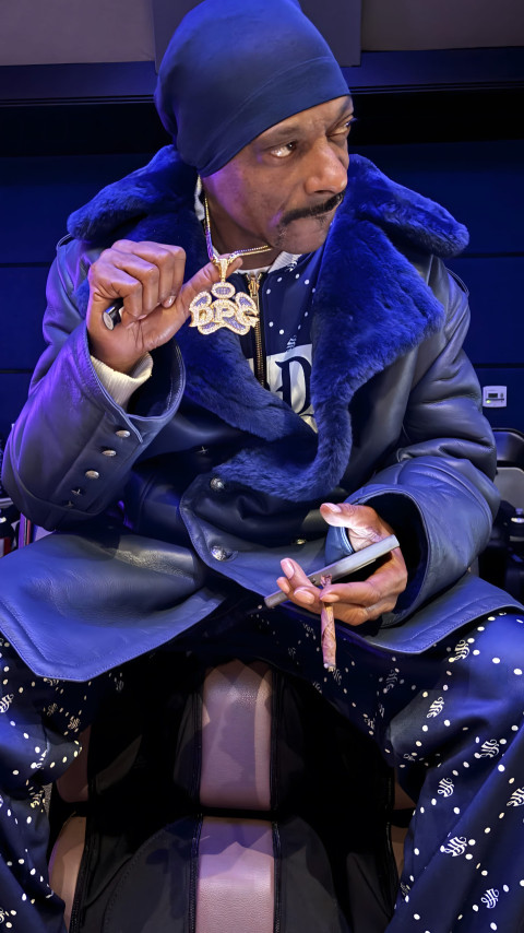 Free Snoop Dogg Mobile Background for Your Phone