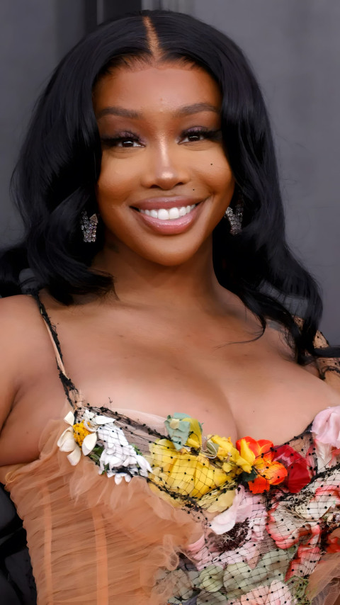 Vibrant SZA Image to Make Your Wallpaper Stand Out