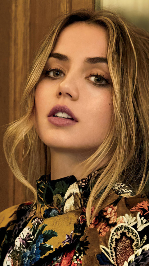 Beautiful Ana de Armas 4K Photo for Mobile Wallpaper
