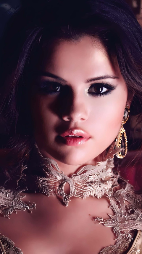 Selena Gomez Fashion Look Image HD